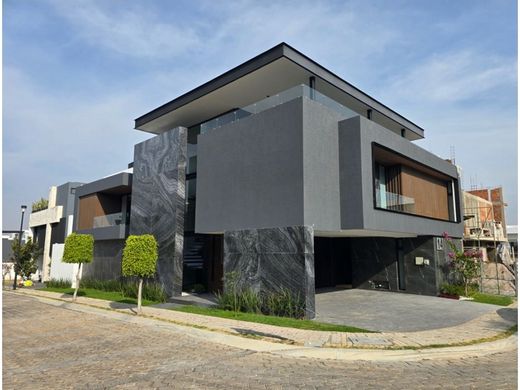 Luxury home in Santa Clara, Ocoyucan