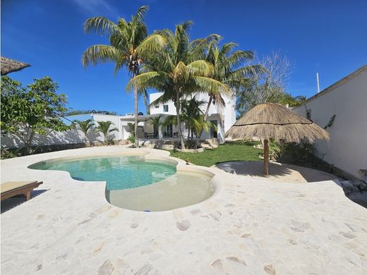 Luksusowy dom w Chelem, Progreso