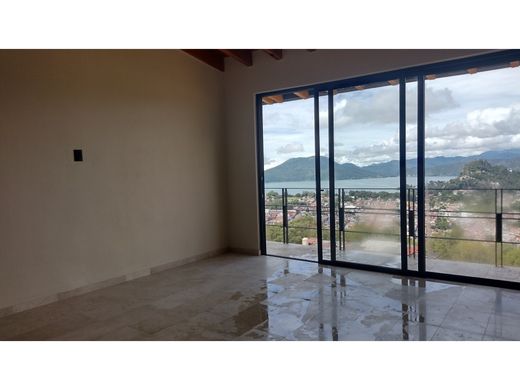 Valle de Bravo, メヒコ州の高級住宅