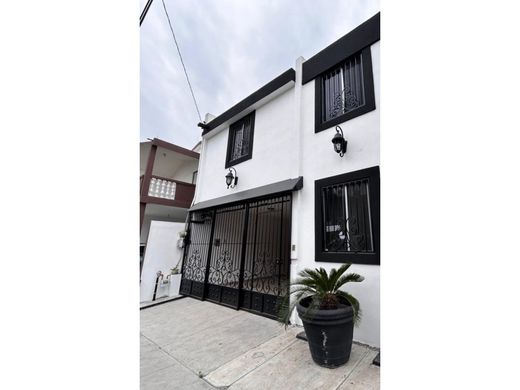 Casa de lujo en San Nicolás de los Garza, Estado de Nuevo León