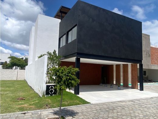 Luxury home in Santa Clara, Ocoyucan