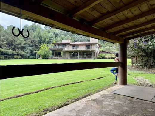 Farmhouse in Valle de Bravo, Estado de México