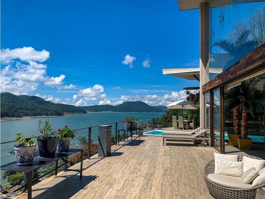 Luxury home in Valle de Bravo, Estado de México