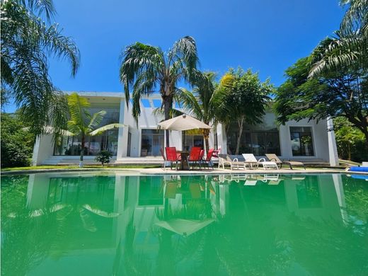 Casa de lujo en Tequesquitengo, Jojutla