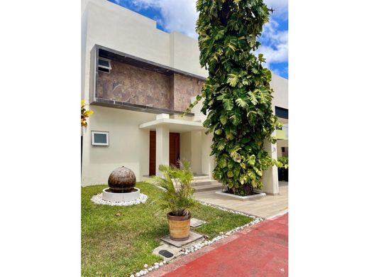 Casa de lujo en Benito Juárez, Villa de Tezontepec