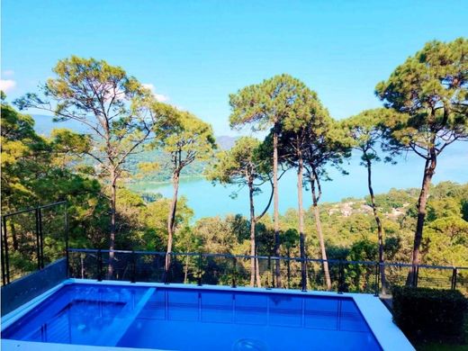 Πολυτελή κατοικία σε Valle de Bravo, Estado de México