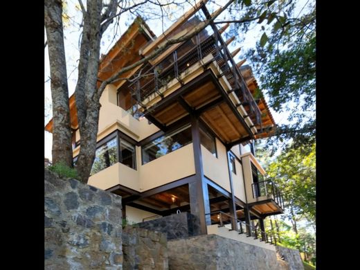 Valle de Bravo, メヒコ州の高級住宅