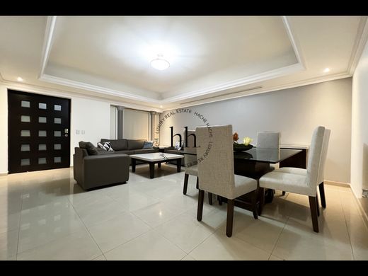 Apartment / Etagenwohnung in Monterrey, Nuevo León