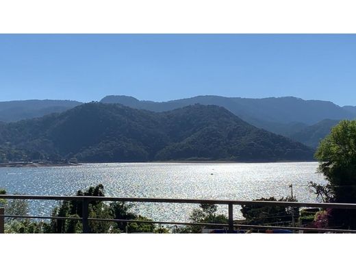 Complesso residenziale a Valle de Bravo, Messico (stato federato)