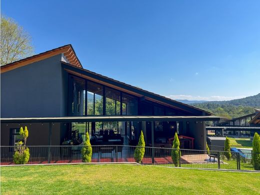 Wohnkomplexe in Valle de Bravo, México (Bundesstaat)