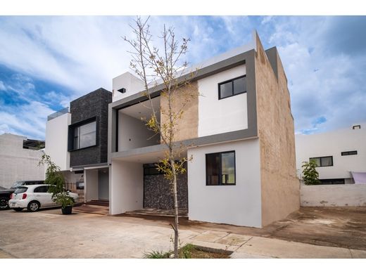 Zapopan, ハリスコ州のアパートメント・コンプレックス