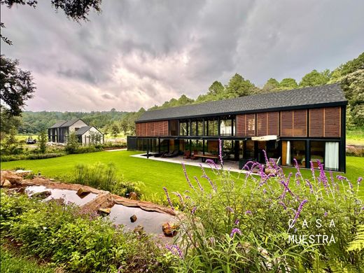 Edificio en Valle de Bravo, Estado de México
