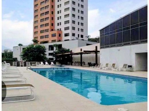 아파트 / San Pedro, China