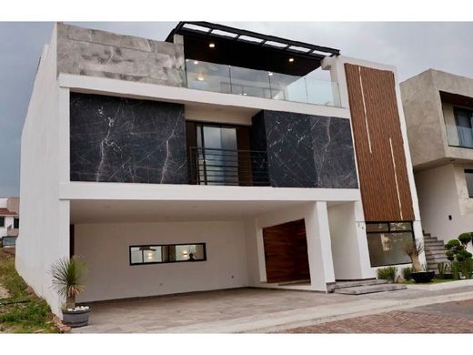 Luxury home in Santa Clara, Ocoyucan