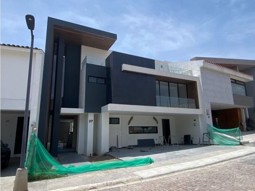 Luxury home in Santa Clara, Ocoyucan