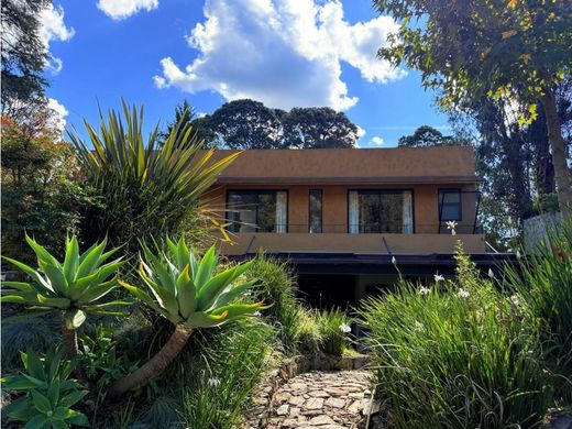 Residential complexes in Valle de Bravo, Estado de México