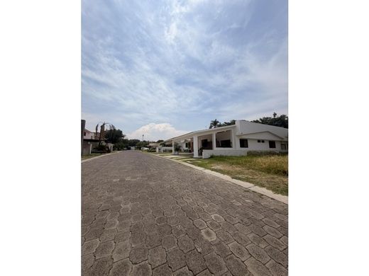 Land in Atlatlahucan, Morelos