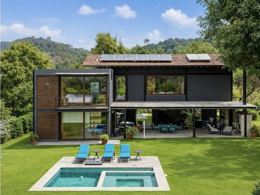 Wohnkomplexe in Valle de Bravo, México (Bundesstaat)