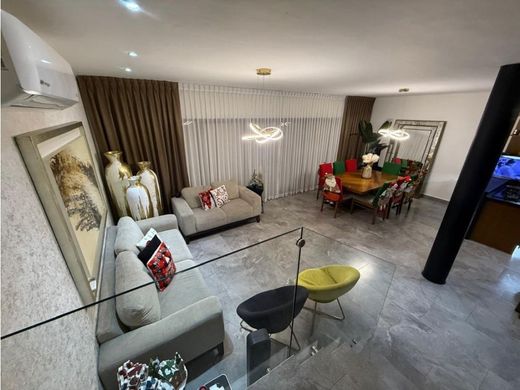 Lüks ev García, Estado de Nuevo León