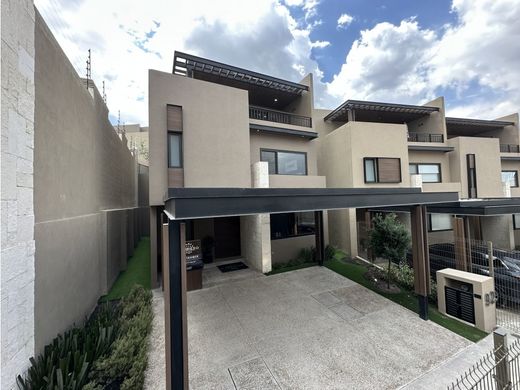 Luxus-Haus in El Marqués, Nopala de Villagrán