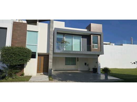 Luxury home in Santa Clara, Ocoyucan