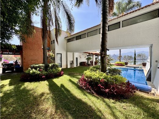 Residential complexes in Valle de Bravo, Estado de México