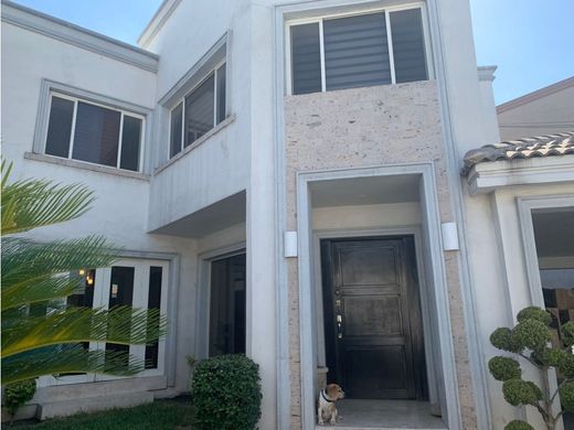 Luxury home in Monterrey, Nuevo León