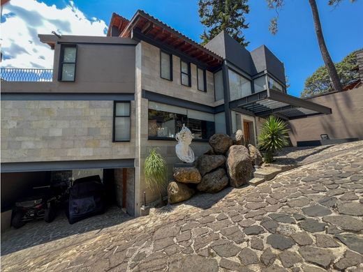 Edificio en Valle de Bravo, Estado de México