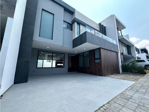 Luxury home in Santa Clara, Ocoyucan