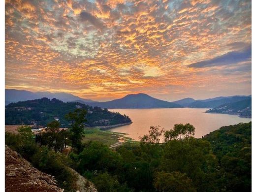 Terreno en Valle de Bravo, Estado de México