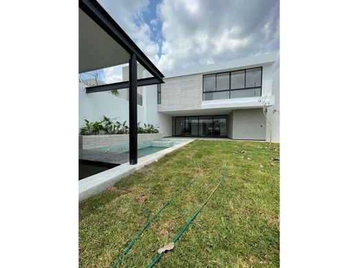 Maison de luxe à Temozon, Temozón