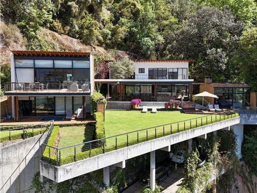 Residential complexes in Valle de Bravo, Estado de México