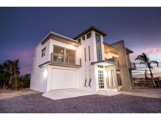 Luxury home in Todos Santos, La Paz