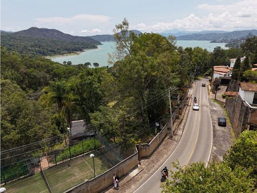 Terreno en Valle de Bravo, Estado de México
