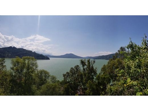 Land in Valle de Bravo, Estado de México