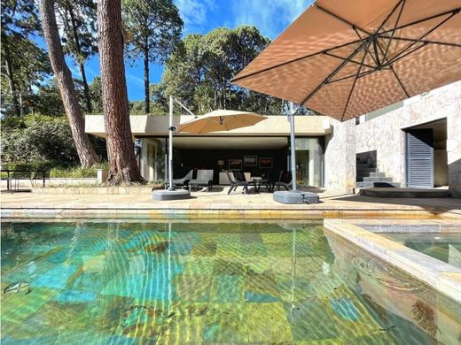 Πολυτελή κατοικία σε Valle de Bravo, Estado de México