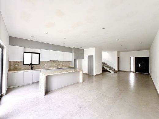 Luxury home in Santiago, Nuevo León