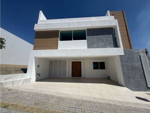 Luxury home in Santa Clara, Ocoyucan