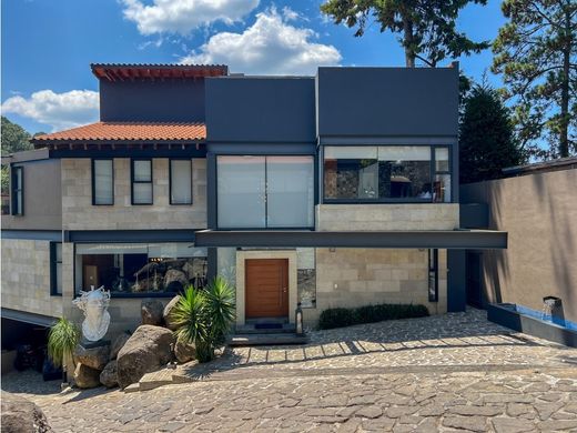Edificio en Valle de Bravo, Estado de México
