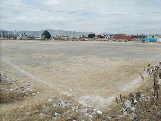 Grond in Puebla de Zaragoza, Puebla