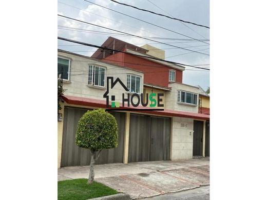 منزل ﻓﻲ Naucalpan de Juárez, Estado de México