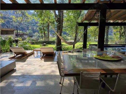 Kamienica w Valle de Bravo, Estado de México