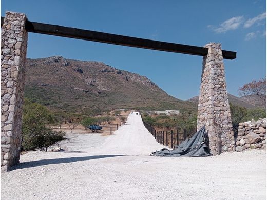 Grundstück in Bernal, Ezequiel Montes