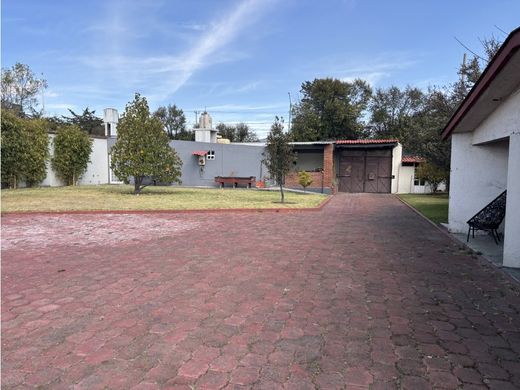 Land in Zinacantepec, Estado de México