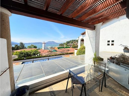 Wohnkomplexe in Valle de Bravo, México (Bundesstaat)