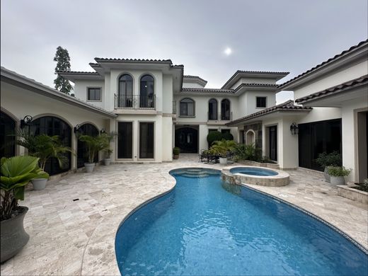 호화 저택 / Juan Díaz, Distrito de Antón