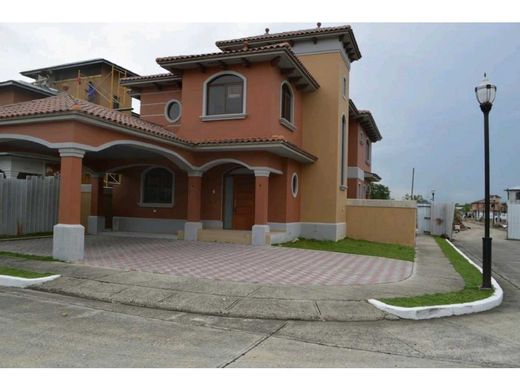 Luxury home in Ciudad Radial, Distrito de Panamá