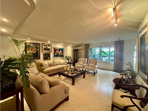 Casa de luxo - Bella Vista, Distrito de Donoso