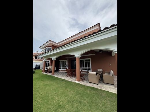 Casa de luxo - Juan Díaz, Distrito de Antón