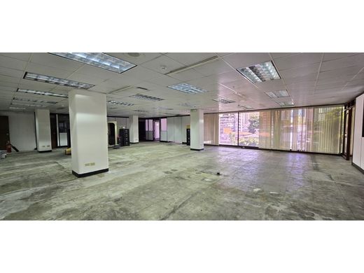 Ofis Bella Vista, Distrito de Donoso